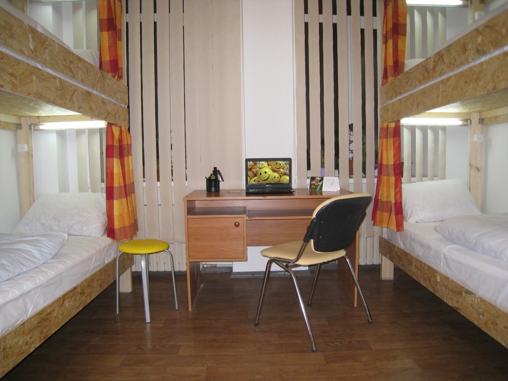 Hostel Smile-Dnepr Днепър Стая снимка